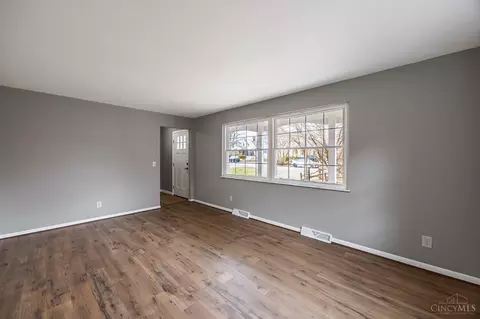 Living - 3281 Dunn Ct, Cincinnati, OH 45238 photo 3 of 4