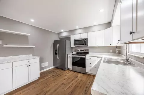 Kitchen - 3281 Dunn Ct, Cincinnati, OH 45238 photo 3 of 5