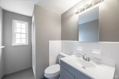 Bath - 3281 Dunn Ct, Cincinnati, OH 45238 photo 2 of 2