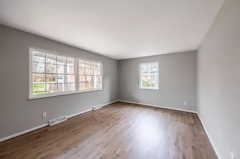 Living - 3281 Dunn Ct, Cincinnati, OH 45238 photo 2 of 4