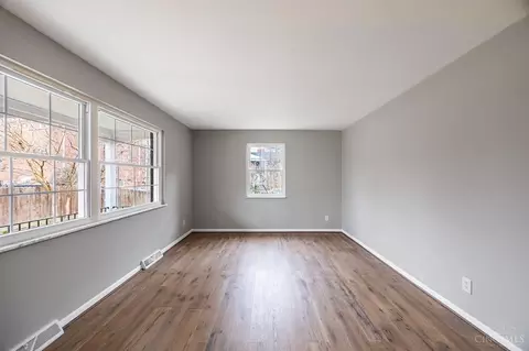 Living - 3281 Dunn Ct, Cincinnati, OH 45238 photo 1 of 4