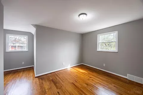 Bedroom - 3281 Dunn Ct, Cincinnati, OH 45238 photo 5 of 10
