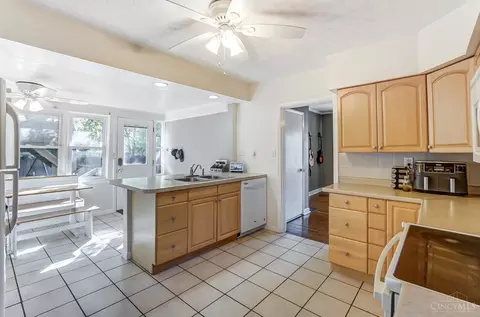 Kitchen - 4231 Galbraith Rd, Deer Park, OH 45236 photo 1 of 4