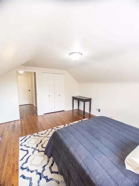 Bedroom - 10141 Lochcrest Dr, Cincinnati, OH 45231 photo 5 of 5