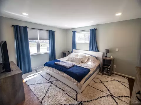 Bedroom - 10141 Lochcrest Dr, Cincinnati, OH 45231 photo 1 of 5