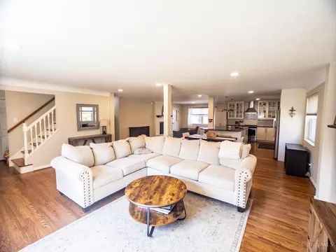 Living - 10141 Lochcrest Dr, Cincinnati, OH 45231 photo 1 of 3
