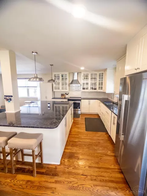 Kitchen - 10141 Lochcrest Dr, Cincinnati, OH 45231 photo 1 of 2