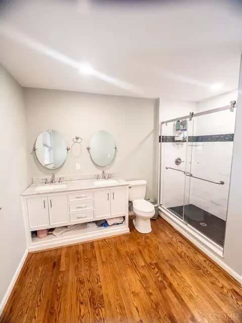Bath - 10141 Lochcrest Dr, Cincinnati, OH 45231 photo 3 of 5