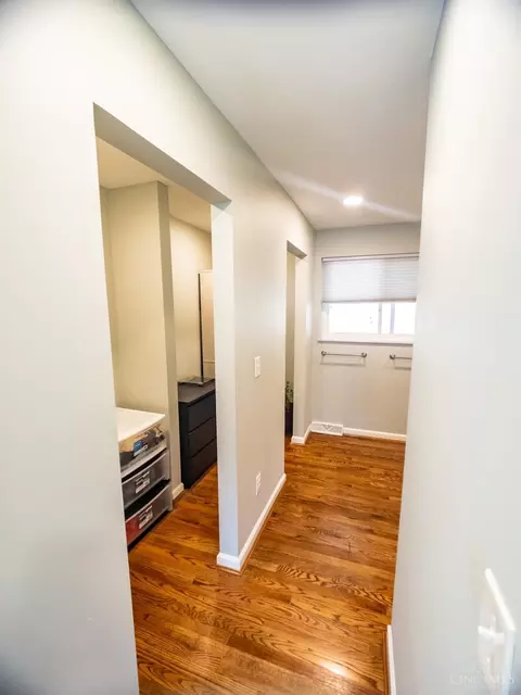 Entry Way - 10141 Lochcrest Dr, Cincinnati, OH 45231 photo 2 of 3