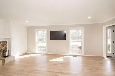 4891 Drake Rd, Cincinnati, OH 45243 photo 6
