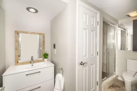 4891 Drake Rd, Cincinnati, OH 45243 photo 34