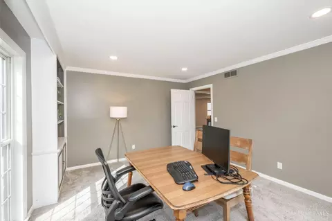 4891 Drake Rd, Cincinnati, OH 45243 photo 9