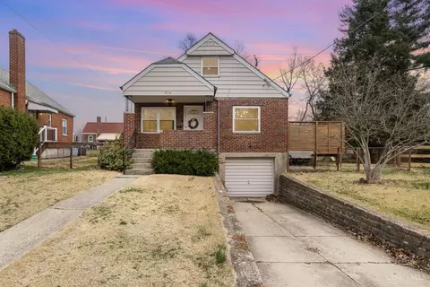 934 Woodbriar Ln, Cincinnati, OH 45238