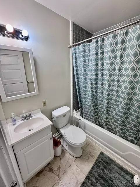 Bath - 2314 Flora St, Cincinnati, OH 45219 photo 1 of 1