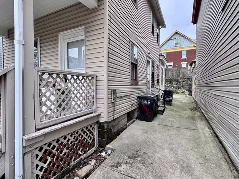 Exterior - 2314 Flora St, Cincinnati, OH 45219 photo 3 of 4