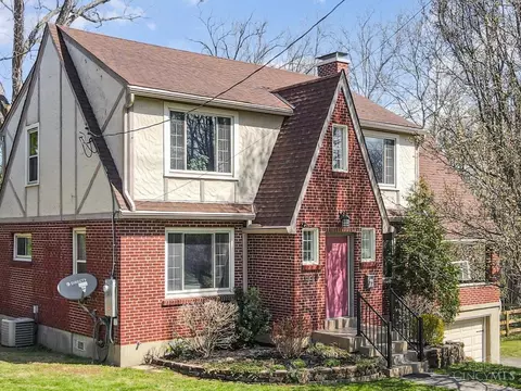 1920 Compton Rd, Mount Healthy, OH 45231