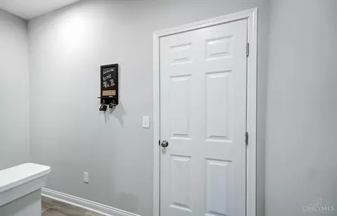 Entry Way - 5727 Eldon Dr, Liberty Twp, OH 45011 photo 3 of 5