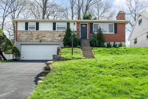 7260 Longfield Dr, Madeira, OH 45243