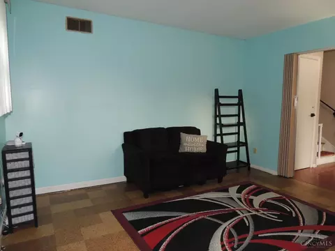 Living - 137 Junedale Dr, Greenhills, OH 45218 photo 4 of 5