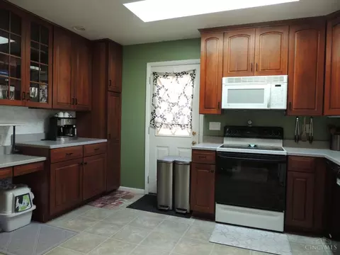 Kitchen - 137 Junedale Dr, Greenhills, OH 45218 photo 3 of 3