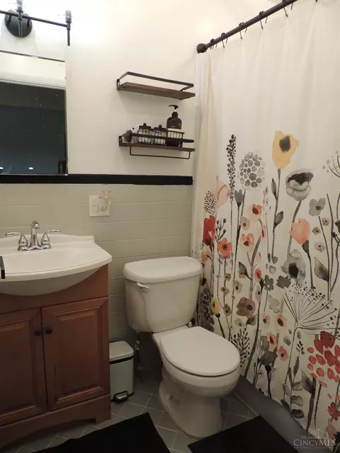 Bath - 137 Junedale Dr, Greenhills, OH 45218 photo 1 of 1