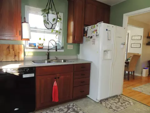 Kitchen - 137 Junedale Dr, Greenhills, OH 45218 photo 1 of 3