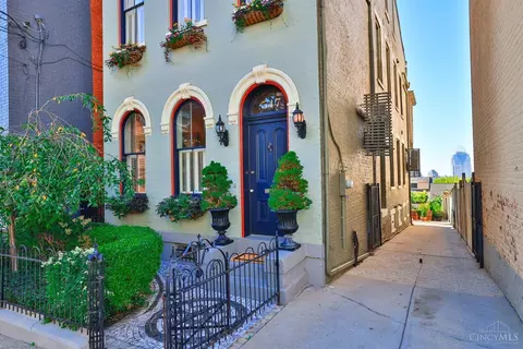 Exterior - 547 Milton St, Cincinnati, OH 45202 photo 3 of 15