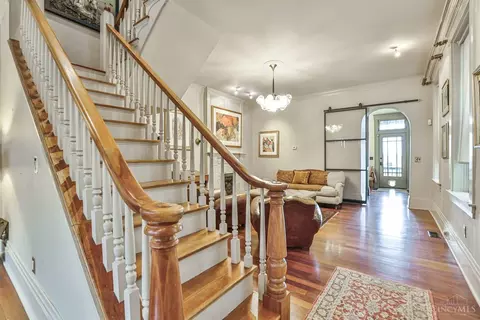 Entry Way - 547 Milton St, Cincinnati, OH 45202 photo 6 of 7