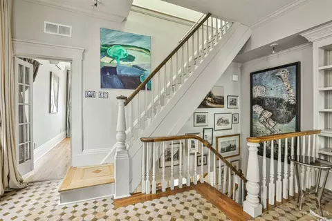 Entry Way - 547 Milton St, Cincinnati, OH 45202 photo 7 of 7