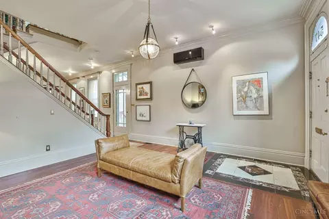 Entry Way - 547 Milton St, Cincinnati, OH 45202 photo 1 of 7
