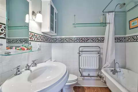 Bath - 547 Milton St, Cincinnati, OH 45202 photo 5 of 5