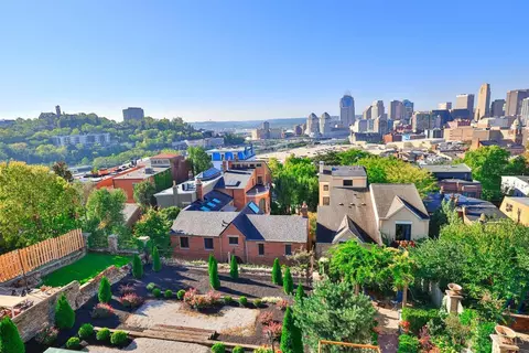 View/Area - 547 Milton St, Cincinnati, OH 45202 photo 2 of 8
