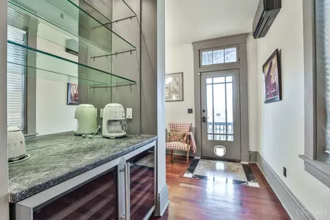Entry Way - 547 Milton St, Cincinnati, OH 45202 photo 4 of 7