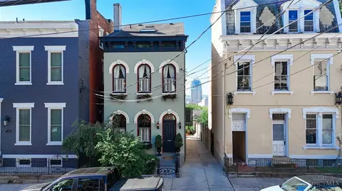 Exterior - 547 Milton St, Cincinnati, OH 45202 photo 2 of 15