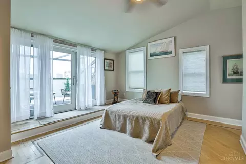 Bedroom - 547 Milton St, Cincinnati, OH 45202 photo 2 of 6