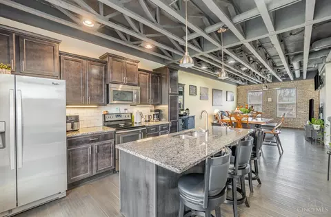 Kitchen - 602 Brownstone Row, Springboro, OH 45066 photo 2 of 3