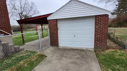 587 Smiley Ave, Springdale, OH 45246 photo 4