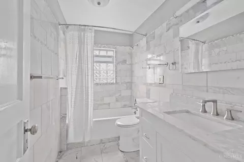 Bath - 9614 Conklin Rd, Blue Ash, OH 45242 photo 1 of 3
