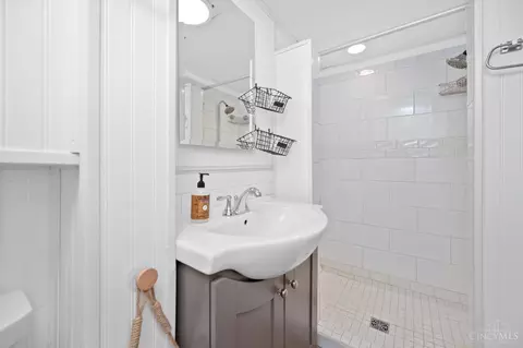 Bath - 9614 Conklin Rd, Blue Ash, OH 45242 photo 3 of 3