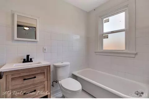 Bath - 3524 Darwin Ave, Cheviot, OH 45211 photo 2 of 2