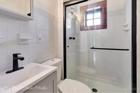Bath - 3524 Darwin Ave, Cheviot, OH 45211 photo 1 of 2