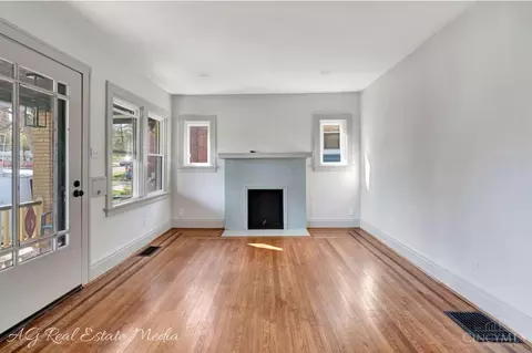 Living - 3524 Darwin Ave, Cheviot, OH 45211 photo 3 of 6
