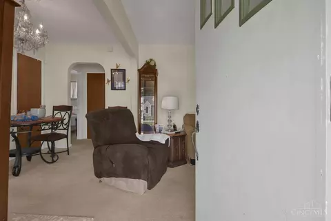 Entry Way - 5183 Sidney Rd, Cincinnati, OH 45238 photo 2 of 4