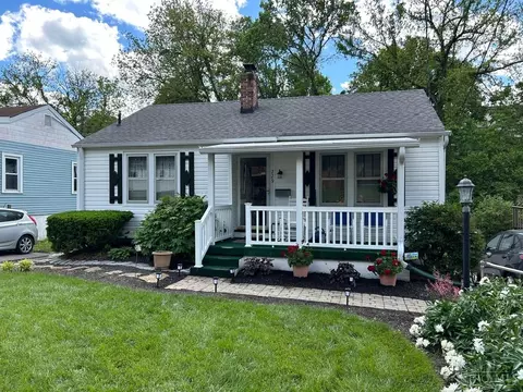 229 Mcguire Ln, Reading, OH 45215
