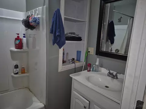 Bath - 111 Supinger St, Blanchester, OH 45107 photo 2 of 4