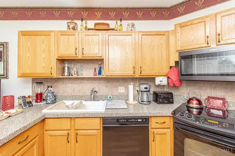 6958 Wembley Cir, Centerville, OH 45459 photo 14
