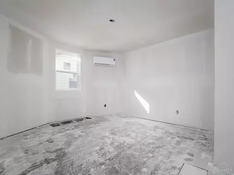 Bedroom - 4549 Mitchell Ave, Cincinnati, OH 45232 photo 1 of 2