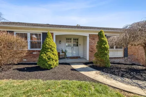 2742 Saddleback Dr, Cincinnati, OH 45244 photo 2