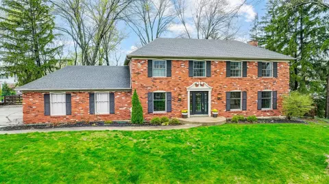 345 Hackamore Ct, Wyoming, OH 45215