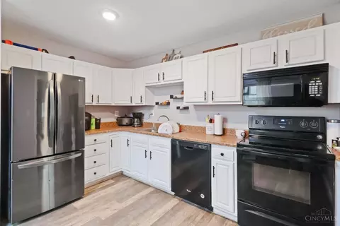 Kitchen - 147 Campbell Rd, Harrison, OH 45030 photo 2 of 4